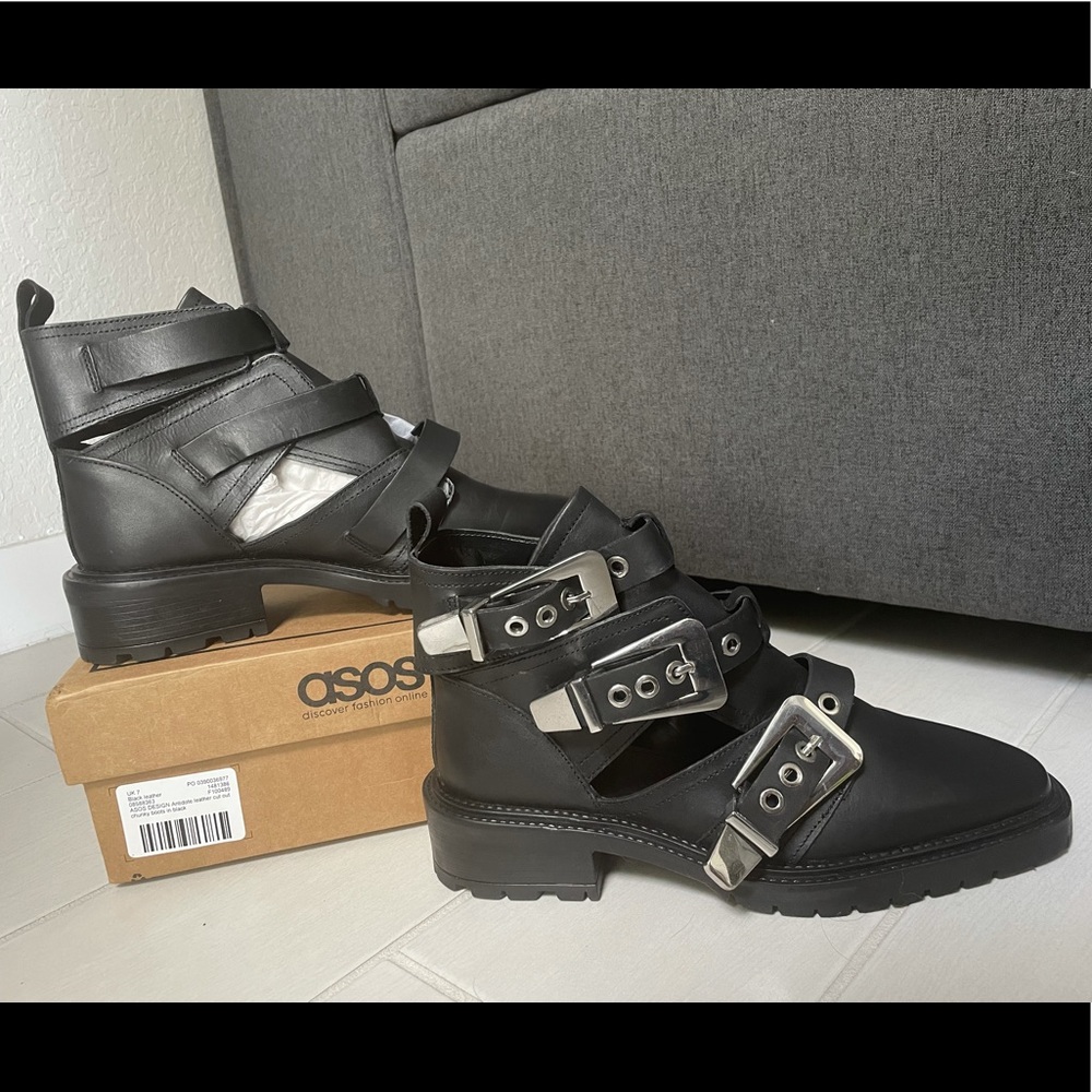 Brand new Black Boots